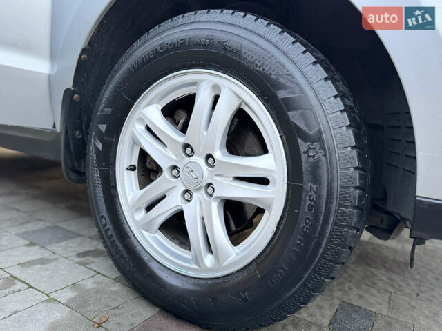 Серый Хендай Санта Фе, объемом двигателя 2.2 л и пробегом 191 тыс. км за 12900 $, фото 42 на Automoto.ua