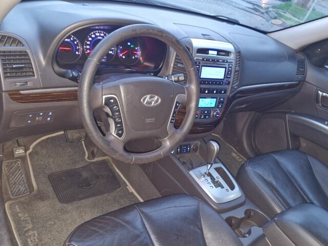 Серый Хендай Санта Фе, объемом двигателя 2.4 л и пробегом 194 тыс. км за 11500 $, фото 6 на Automoto.ua