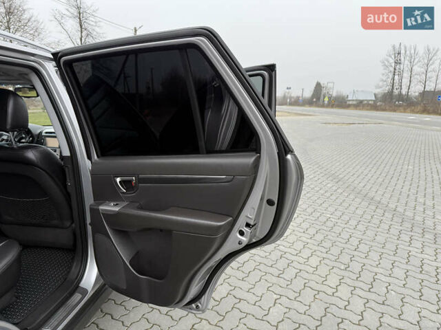 Серый Хендай Санта Фе, объемом двигателя 2 л и пробегом 236 тыс. км за 12600 $, фото 22 на Automoto.ua