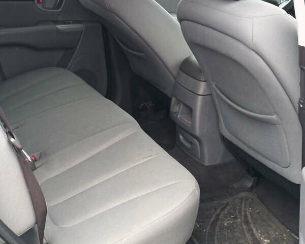 Серый Хендай Санта Фе, объемом двигателя 2.36 л и пробегом 185 тыс. км за 9500 $, фото 9 на Automoto.ua