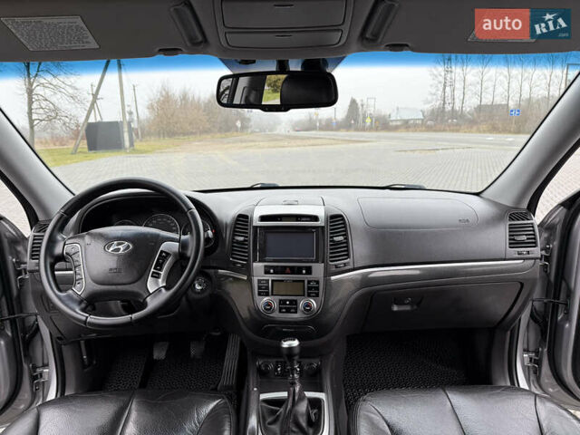 Серый Хендай Санта Фе, объемом двигателя 2 л и пробегом 236 тыс. км за 12600 $, фото 25 на Automoto.ua