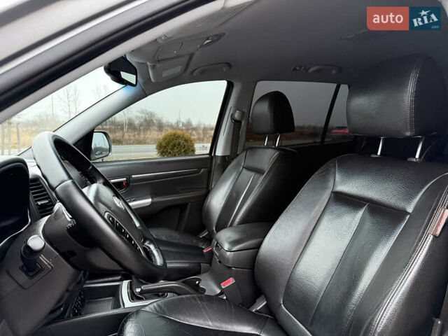 Серый Хендай Санта Фе, объемом двигателя 2 л и пробегом 236 тыс. км за 12600 $, фото 13 на Automoto.ua