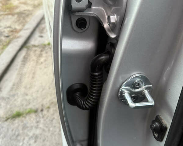 Серый Хендай Санта Фе, объемом двигателя 2.2 л и пробегом 226 тыс. км за 12999 $, фото 72 на Automoto.ua