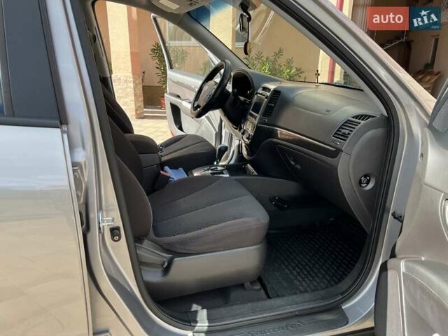 Серый Хендай Санта Фе, объемом двигателя 2.2 л и пробегом 245 тыс. км за 12900 $, фото 22 на Automoto.ua