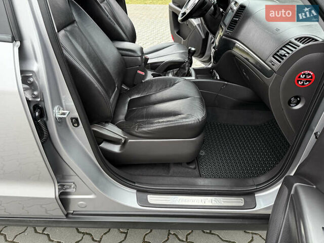 Серый Хендай Санта Фе, объемом двигателя 2 л и пробегом 236 тыс. км за 12600 $, фото 20 на Automoto.ua