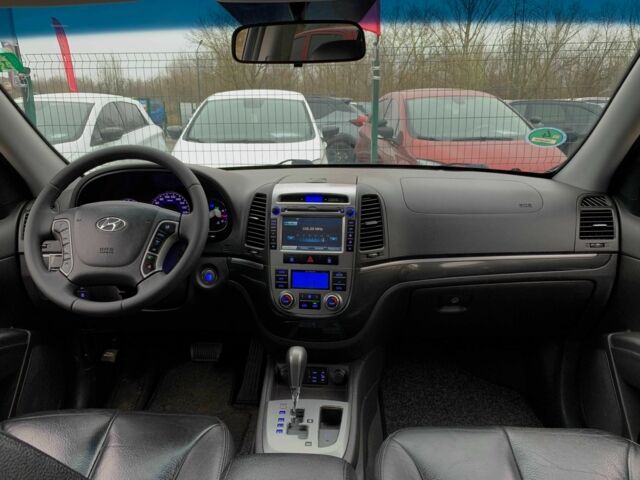Серый Хендай Санта Фе, объемом двигателя 2.2 л и пробегом 193 тыс. км за 14255 $, фото 17 на Automoto.ua