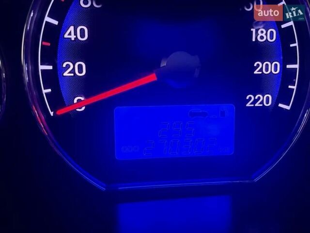 Сірий Хендай Санта Фе, об'ємом двигуна 2 л та пробігом 270 тис. км за 12500 $, фото 20 на Automoto.ua