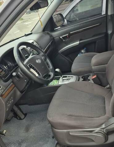 Серый Хендай Санта Фе, объемом двигателя 2.2 л и пробегом 308 тыс. км за 12200 $, фото 12 на Automoto.ua
