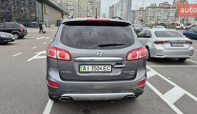 Серый Хендай Санта Фе, объемом двигателя 2.2 л и пробегом 308 тыс. км за 12200 $, фото 2 на Automoto.ua