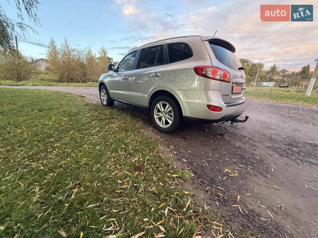 Серый Хендай Санта Фе, объемом двигателя 2.2 л и пробегом 226 тыс. км за 12999 $, фото 12 на Automoto.ua