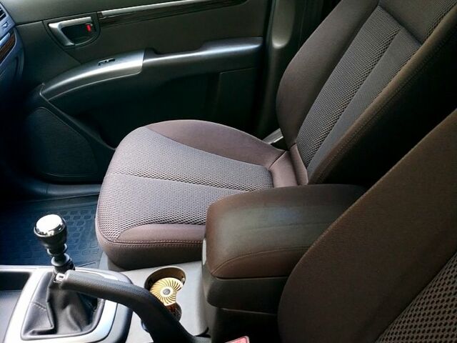 Серый Хендай Санта Фе, объемом двигателя 2.2 л и пробегом 294 тыс. км за 11500 $, фото 7 на Automoto.ua