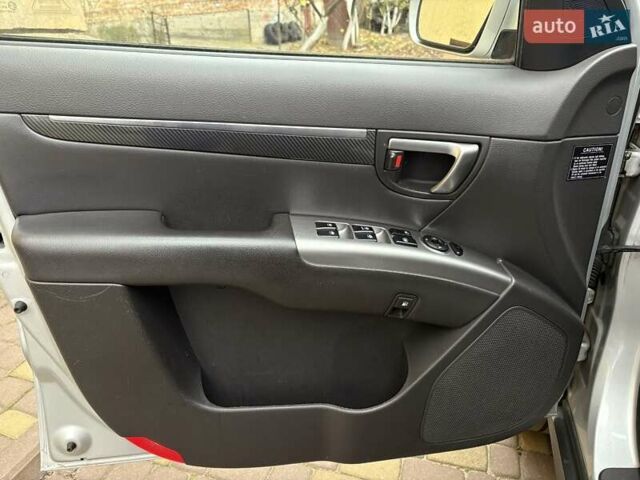 Серый Хендай Санта Фе, объемом двигателя 2.2 л и пробегом 200 тыс. км за 13200 $, фото 22 на Automoto.ua