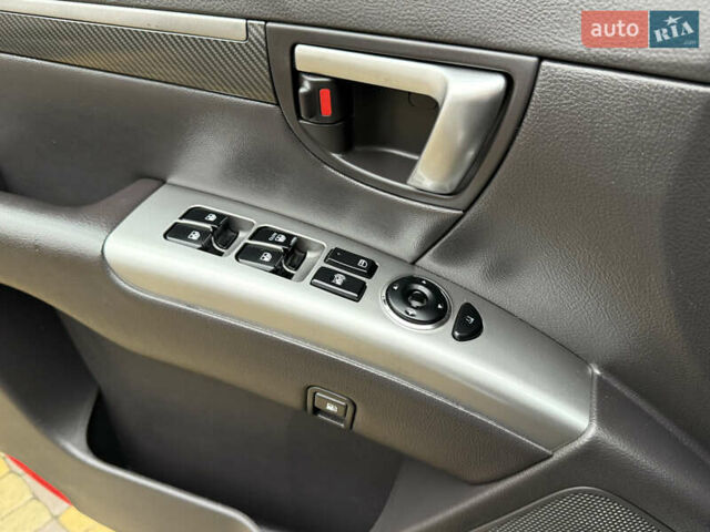 Серый Хендай Санта Фе, объемом двигателя 2.2 л и пробегом 148 тыс. км за 12950 $, фото 45 на Automoto.ua