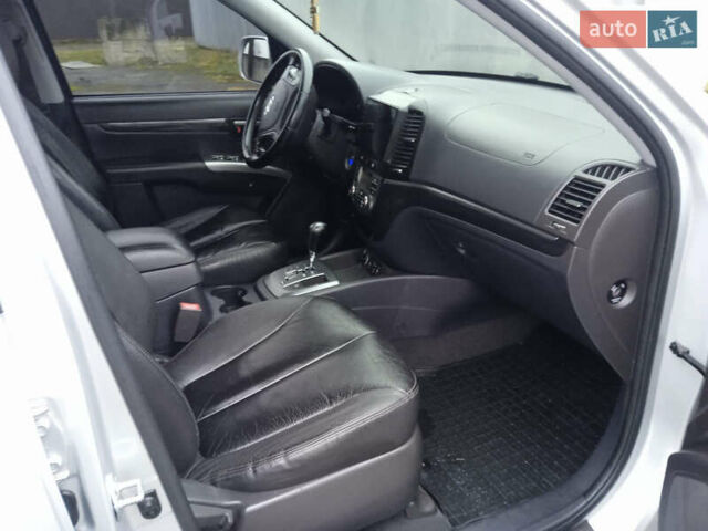 Сірий Хендай Санта Фе, об'ємом двигуна 2.2 л та пробігом 229 тис. км за 14000 $, фото 8 на Automoto.ua