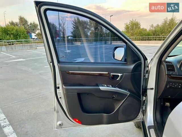 Сірий Хендай Санта Фе, об'ємом двигуна 2.2 л та пробігом 269 тис. км за 13900 $, фото 35 на Automoto.ua