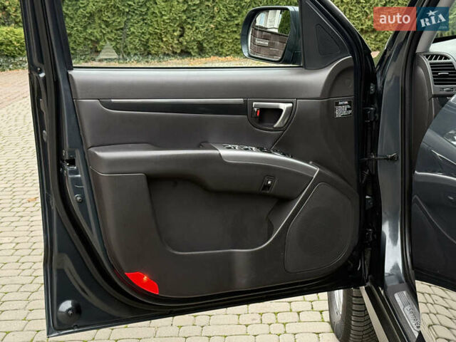 Серый Хендай Санта Фе, объемом двигателя 2.2 л и пробегом 209 тыс. км за 13999 $, фото 81 на Automoto.ua