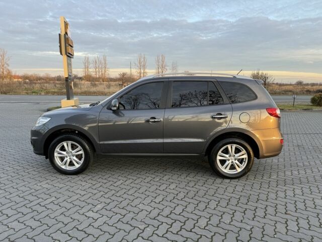 Серый Хендай Санта Фе, объемом двигателя 2 л и пробегом 227 тыс. км за 12900 $, фото 3 на Automoto.ua