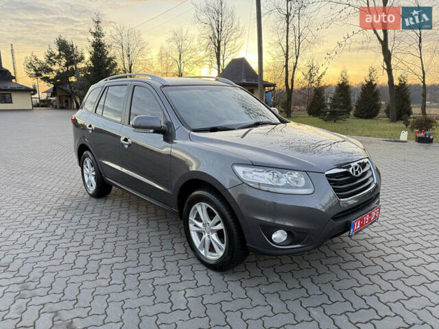 Серый Хендай Санта Фе, объемом двигателя 2 л и пробегом 227 тыс. км за 12900 $, фото 10 на Automoto.ua