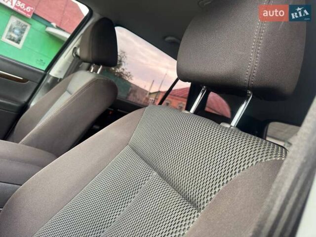 Серый Хендай Санта Фе, объемом двигателя 2 л и пробегом 189 тыс. км за 11980 $, фото 17 на Automoto.ua