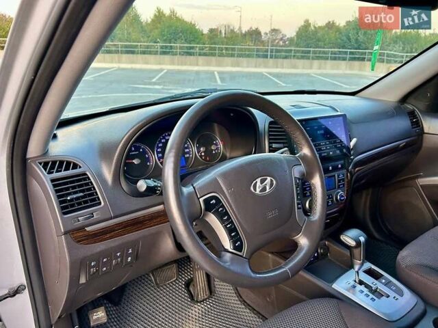Сірий Хендай Санта Фе, об'ємом двигуна 2.2 л та пробігом 269 тис. км за 13900 $, фото 37 на Automoto.ua