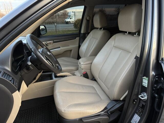 Серый Хендай Санта Фе, объемом двигателя 2 л и пробегом 227 тыс. км за 12900 $, фото 10 на Automoto.ua