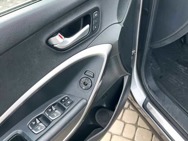 Сірий Хендай Санта Фе, об'ємом двигуна 2.2 л та пробігом 293 тис. км за 13700 $, фото 16 на Automoto.ua