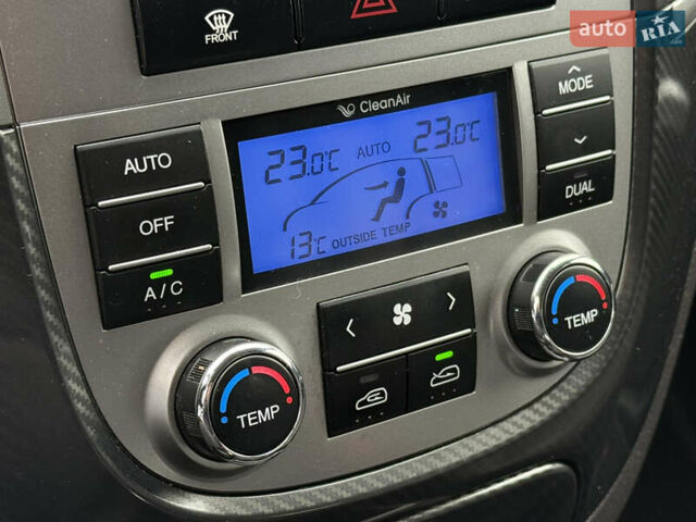 Сірий Хендай Санта Фе, об'ємом двигуна 2.2 л та пробігом 226 тис. км за 12250 $, фото 58 на Automoto.ua