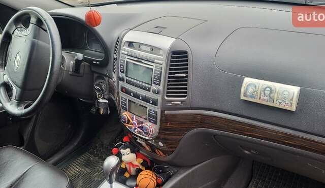 Сірий Хендай Санта Фе, об'ємом двигуна 2.2 л та пробігом 232 тис. км за 13500 $, фото 7 на Automoto.ua
