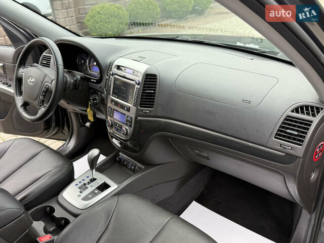 Серый Хендай Санта Фе, объемом двигателя 2.2 л и пробегом 209 тыс. км за 13999 $, фото 52 на Automoto.ua