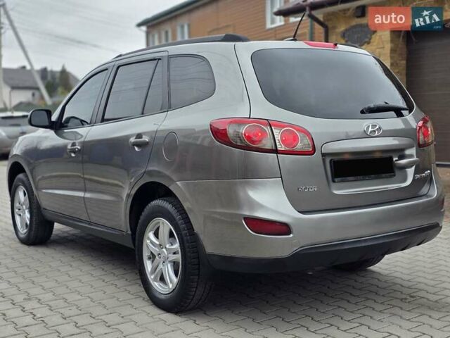 Серый Хендай Санта Фе, объемом двигателя 2.4 л и пробегом 237 тыс. км за 9999 $, фото 2 на Automoto.ua
