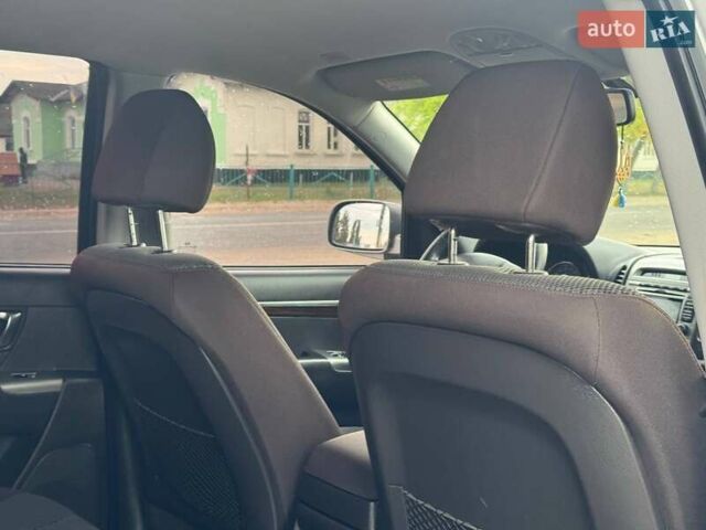 Серый Хендай Санта Фе, объемом двигателя 2 л и пробегом 189 тыс. км за 11980 $, фото 29 на Automoto.ua