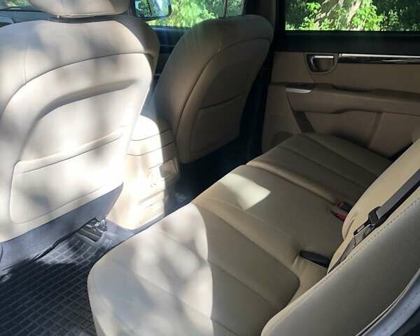 Сірий Хендай Санта Фе, об'ємом двигуна 2.36 л та пробігом 100 тис. км за 11200 $, фото 7 на Automoto.ua