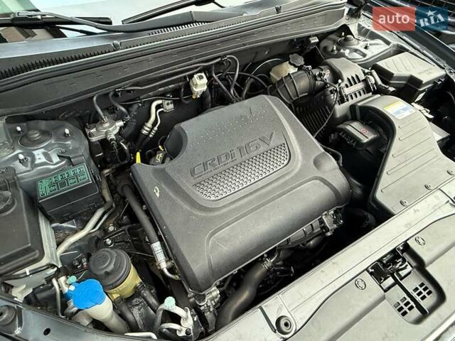 Серый Хендай Санта Фе, объемом двигателя 2.2 л и пробегом 209 тыс. км за 13999 $, фото 3 на Automoto.ua