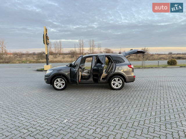 Серый Хендай Санта Фе, объемом двигателя 2 л и пробегом 227 тыс. км за 12900 $, фото 32 на Automoto.ua