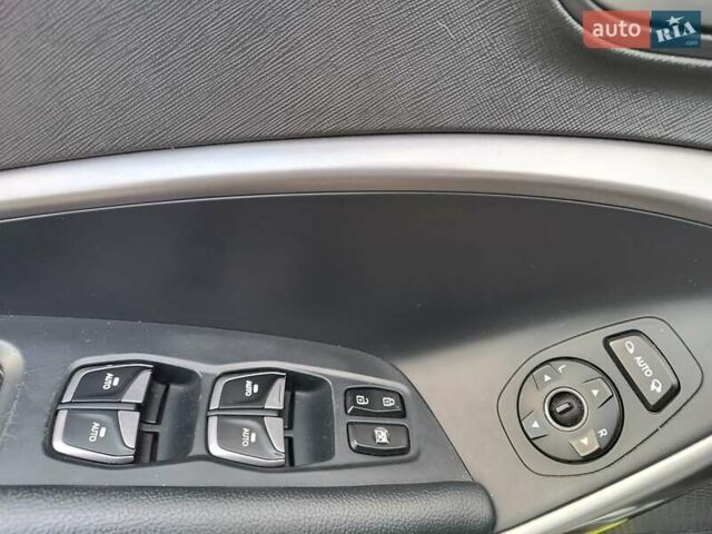 Серый Хендай Санта Фе, объемом двигателя 2.2 л и пробегом 265 тыс. км за 17000 $, фото 13 на Automoto.ua