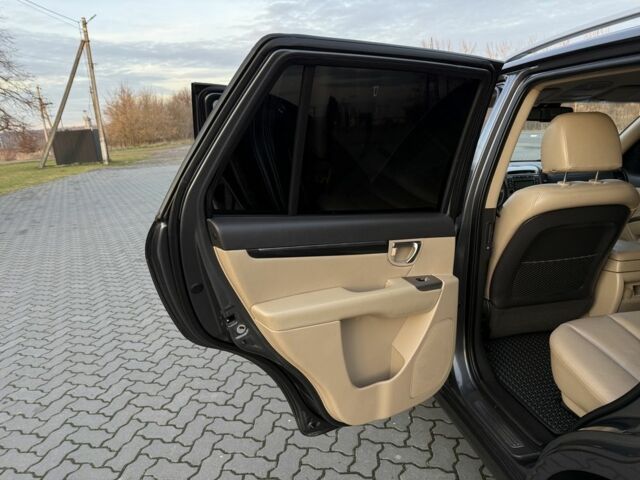 Серый Хендай Санта Фе, объемом двигателя 2 л и пробегом 227 тыс. км за 12900 $, фото 12 на Automoto.ua