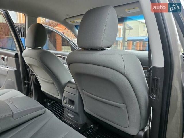 Серый Хендай Санта Фе, объемом двигателя 2.4 л и пробегом 237 тыс. км за 9999 $, фото 53 на Automoto.ua