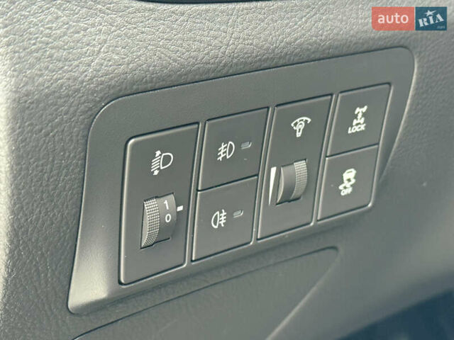 Сірий Хендай Санта Фе, об'ємом двигуна 2.2 л та пробігом 226 тис. км за 12250 $, фото 54 на Automoto.ua