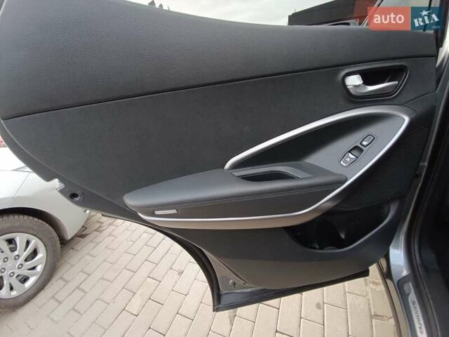 Серый Хендай Санта Фе, объемом двигателя 2.2 л и пробегом 265 тыс. км за 17000 $, фото 16 на Automoto.ua