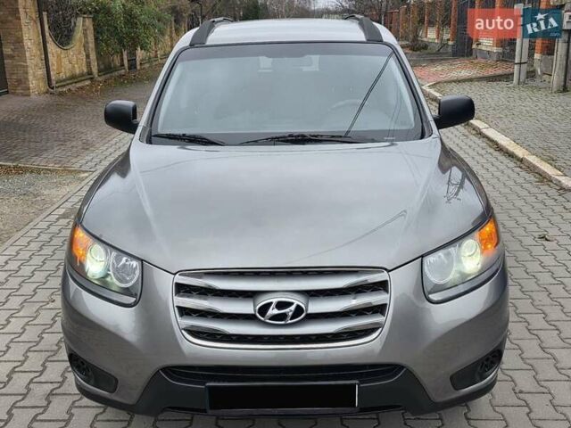 Серый Хендай Санта Фе, объемом двигателя 2.4 л и пробегом 237 тыс. км за 9999 $, фото 11 на Automoto.ua