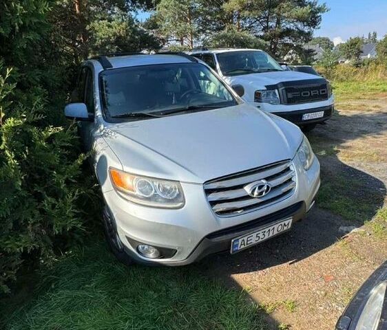 Серый Хендай Санта Фе, объемом двигателя 2.4 л и пробегом 166 тыс. км за 11000 $, фото 2 на Automoto.ua