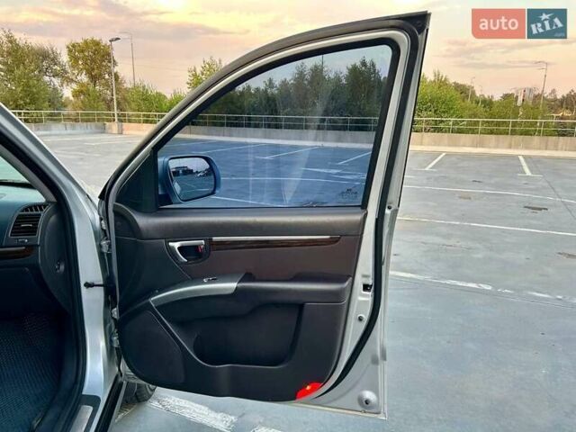 Сірий Хендай Санта Фе, об'ємом двигуна 2.2 л та пробігом 269 тис. км за 13900 $, фото 36 на Automoto.ua