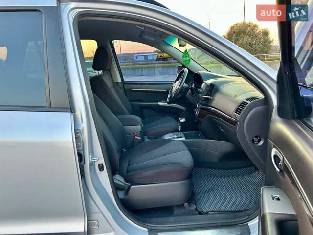 Сірий Хендай Санта Фе, об'ємом двигуна 2.2 л та пробігом 269 тис. км за 13900 $, фото 38 на Automoto.ua