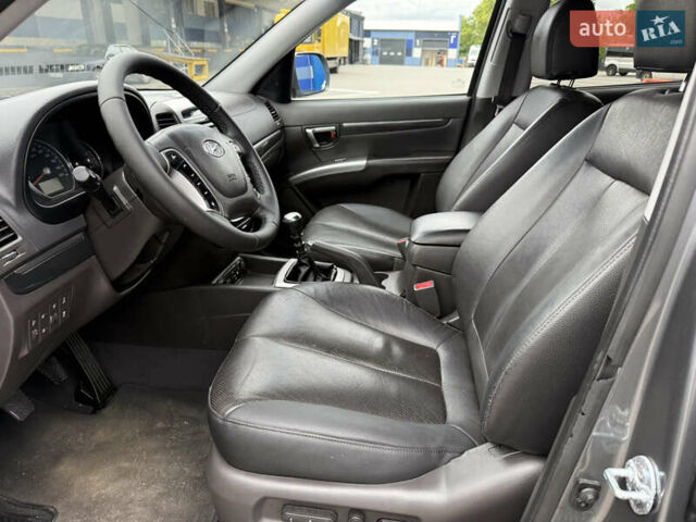 Сірий Хендай Санта Фе, об'ємом двигуна 2.2 л та пробігом 226 тис. км за 12250 $, фото 29 на Automoto.ua