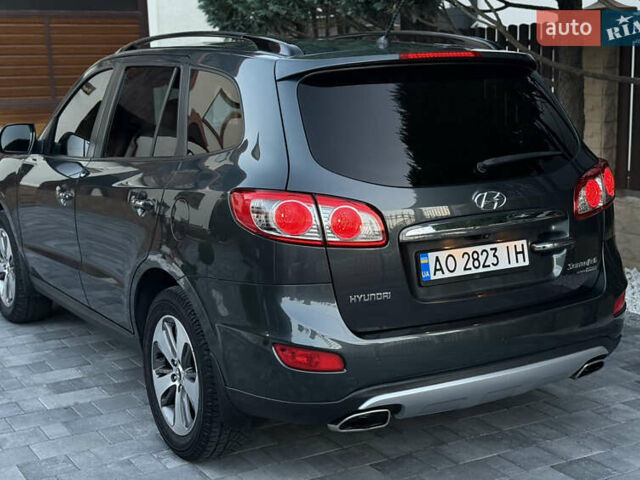 Серый Хендай Санта Фе, объемом двигателя 2.2 л и пробегом 233 тыс. км за 13500 $, фото 3 на Automoto.ua