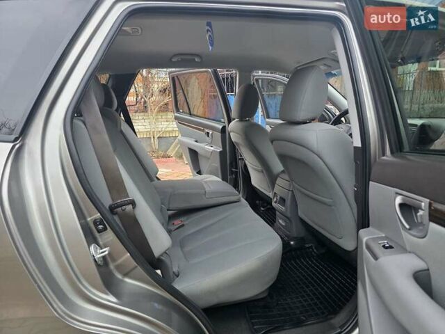 Серый Хендай Санта Фе, объемом двигателя 2.4 л и пробегом 237 тыс. км за 9999 $, фото 58 на Automoto.ua