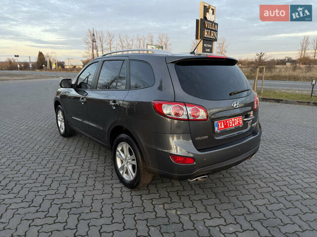 Серый Хендай Санта Фе, объемом двигателя 2 л и пробегом 227 тыс. км за 12900 $, фото 4 на Automoto.ua