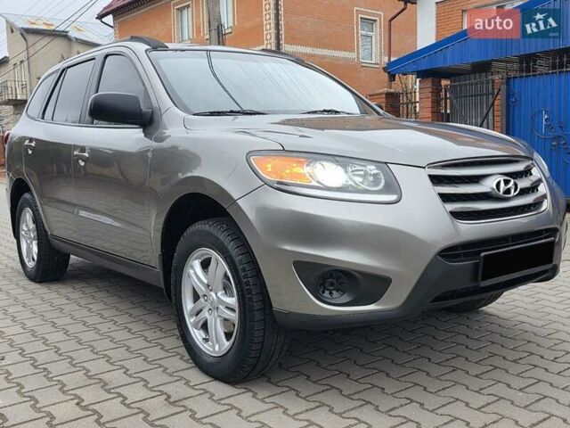 Серый Хендай Санта Фе, объемом двигателя 2.4 л и пробегом 237 тыс. км за 9999 $, фото 22 на Automoto.ua