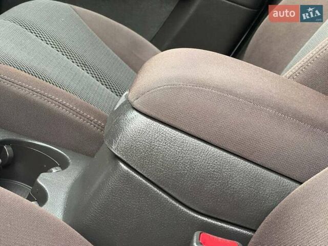 Серый Хендай Санта Фе, объемом двигателя 2 л и пробегом 189 тыс. км за 11980 $, фото 19 на Automoto.ua