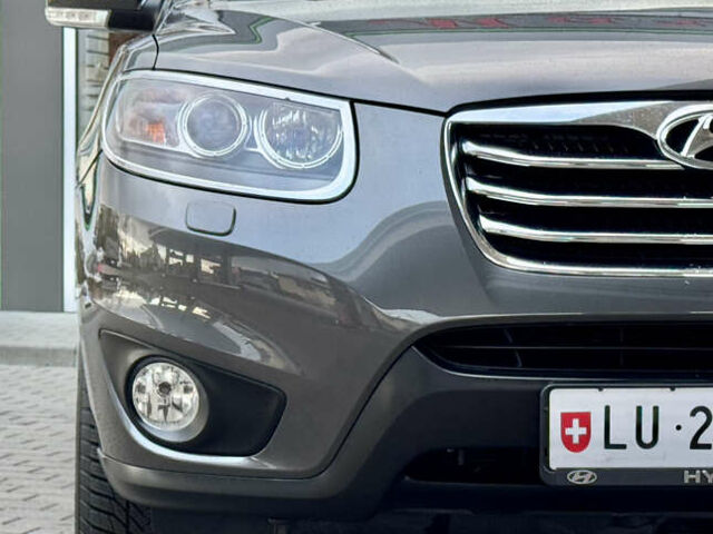 Сірий Хендай Санта Фе, об'ємом двигуна 2.2 л та пробігом 177 тис. км за 13999 $, фото 8 на Automoto.ua